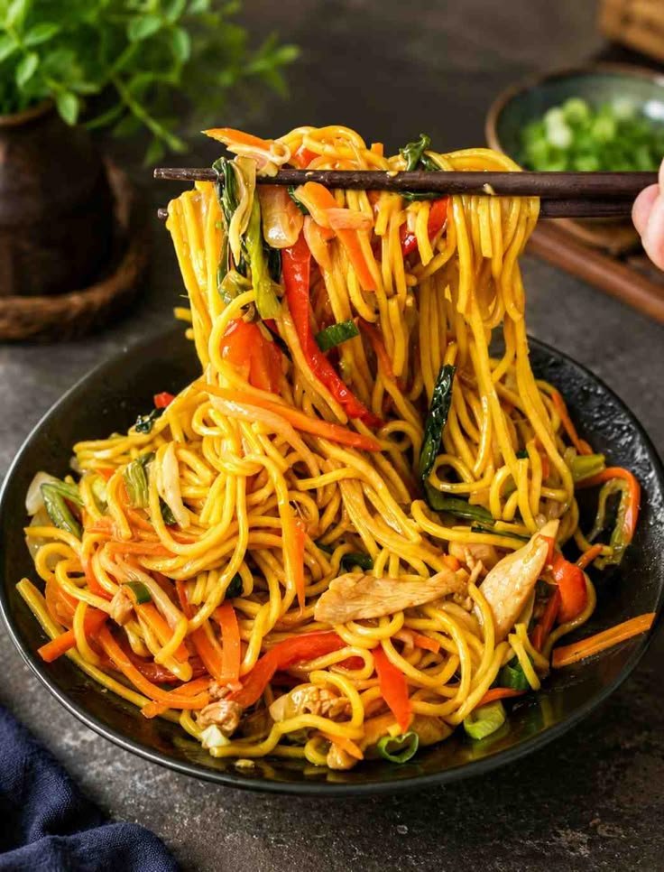 Tavuklu Sebzeli Noodle